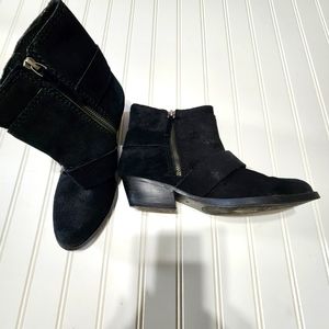 NineWest Black Suede bootie 6M